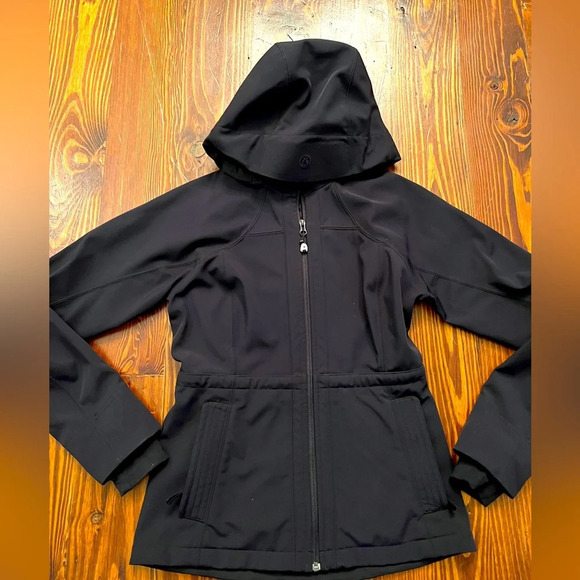 LULULEMON ATHLETICA Black Coat Fleece Lined Hood Cinch Waist Pockets Rain Proof